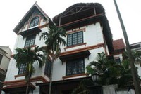 Tại khu vực làng Nghi Tàm, Tây Hồ, Quảng Bá, không còn mấy căn hộ căng biển "cho thuê nhà" như trước đó hơn một tháng
